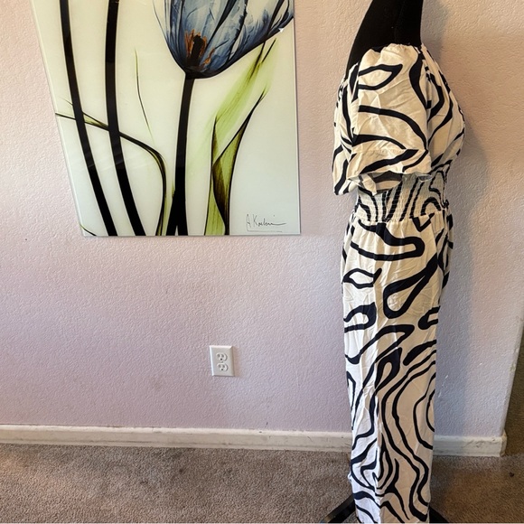 Must bundle Women’s Jumpsuit size medium - Picture 3 of 5